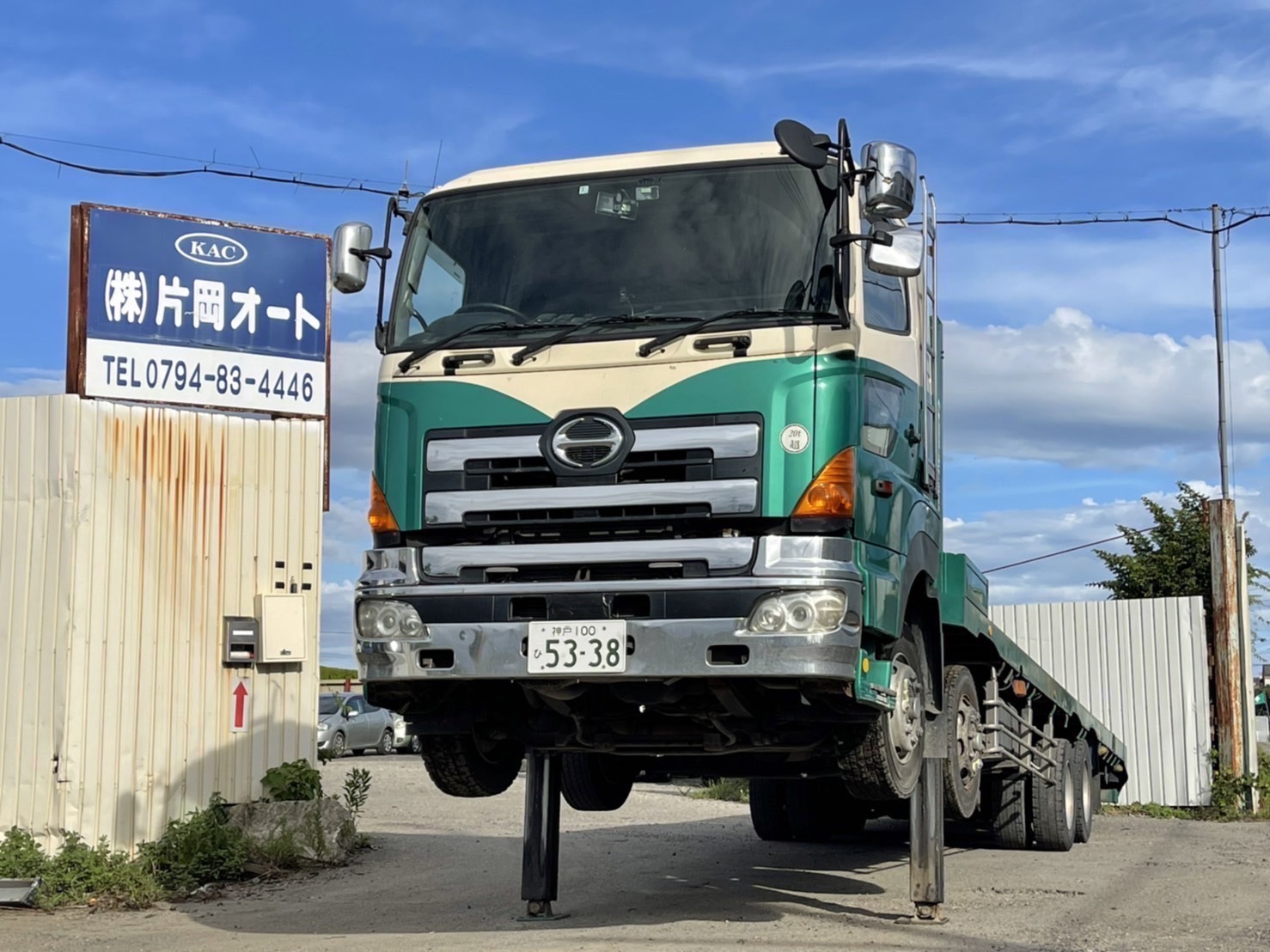 米倉庫として4トン トラック 冷凍コンテナ２台販売しました。兵庫県 